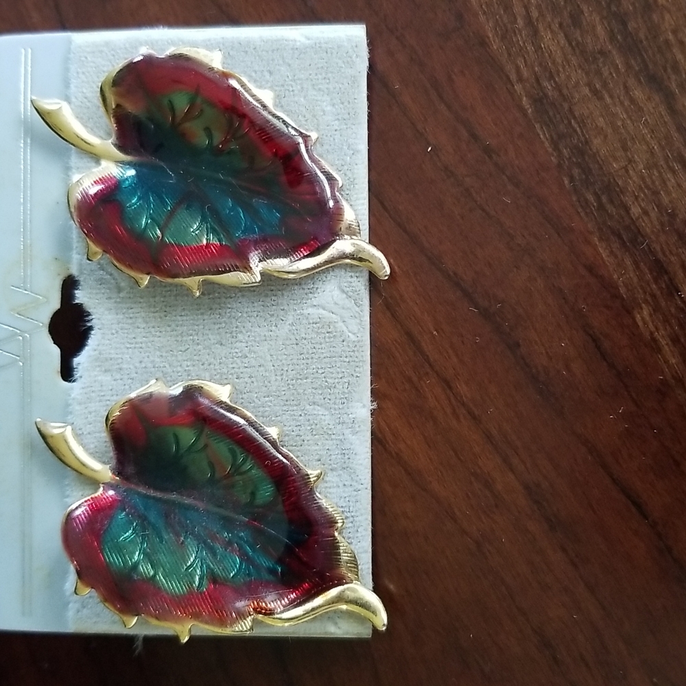 Beautiful Pair of Vintage Goldtone Earrings with Red and Green/Teal Inlay
